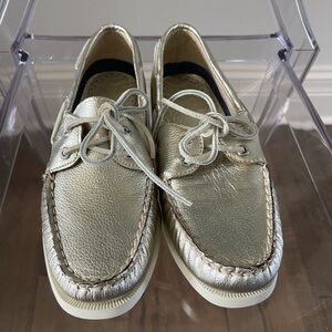 Sperry Gold Boat Shoes with Classic Moccasin Design